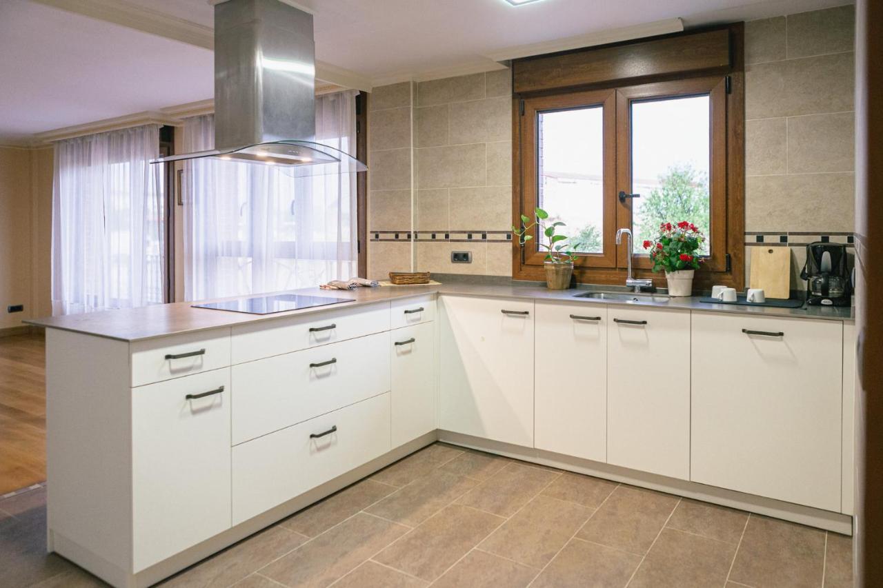 Alojamiento Urabain Apartment Allo Exterior photo